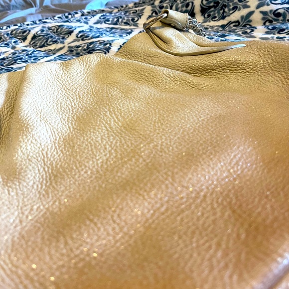 Very Nice authentic two tones leather Prada bag. - Picture 5 of 11